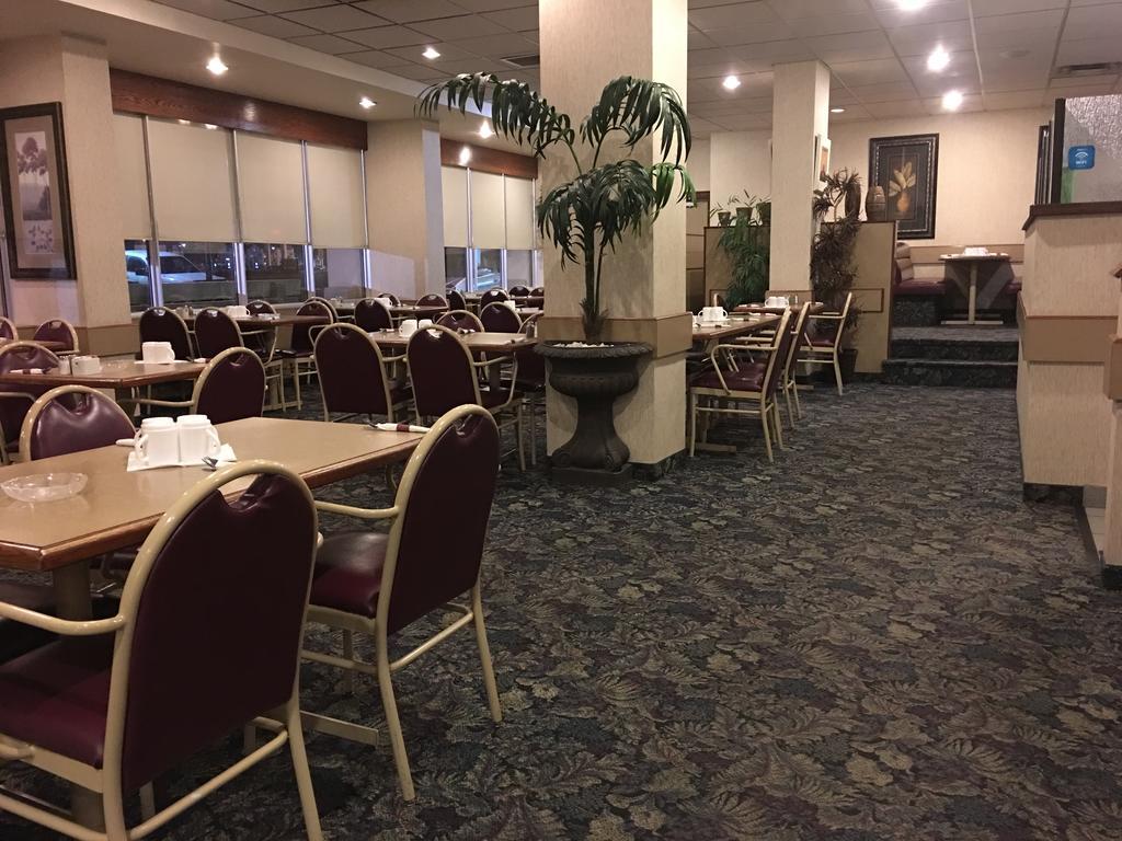 St. Albert Inn & Suites Saint Albert Ngoại thất bức ảnh