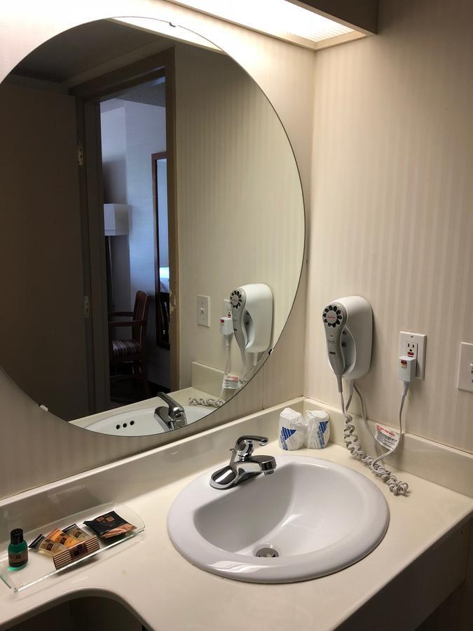 St. Albert Inn & Suites Saint Albert Ngoại thất bức ảnh